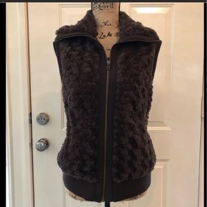 🆕 Like New! Tribal Chocolate Brown Faux Fur Vest!